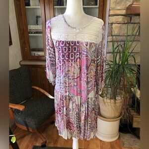 UMGEE SIZE LARGE MULTICOLORED PAISLEY PATTERNED DRESS WITH LACE VERY PRETTY EUC
